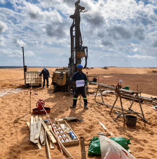 Muestreo de núcleo de precisión a 50 m de profundidad con la plataforma de perforación de núcleo de diamante JCD200
