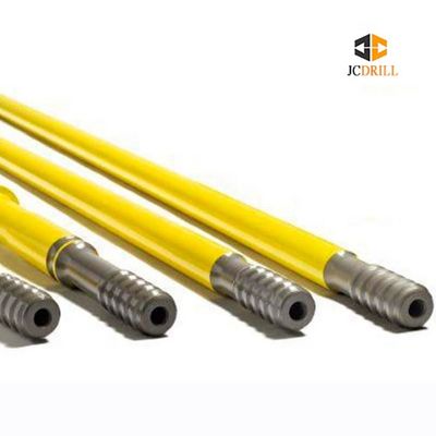 comprar Torre de elevación hidráulica para perforación de pozos de agua con sistema de desplazamiento sobre orugas de acero y motor WEICHAI DEUTZ de 256KW Fabricación en línea